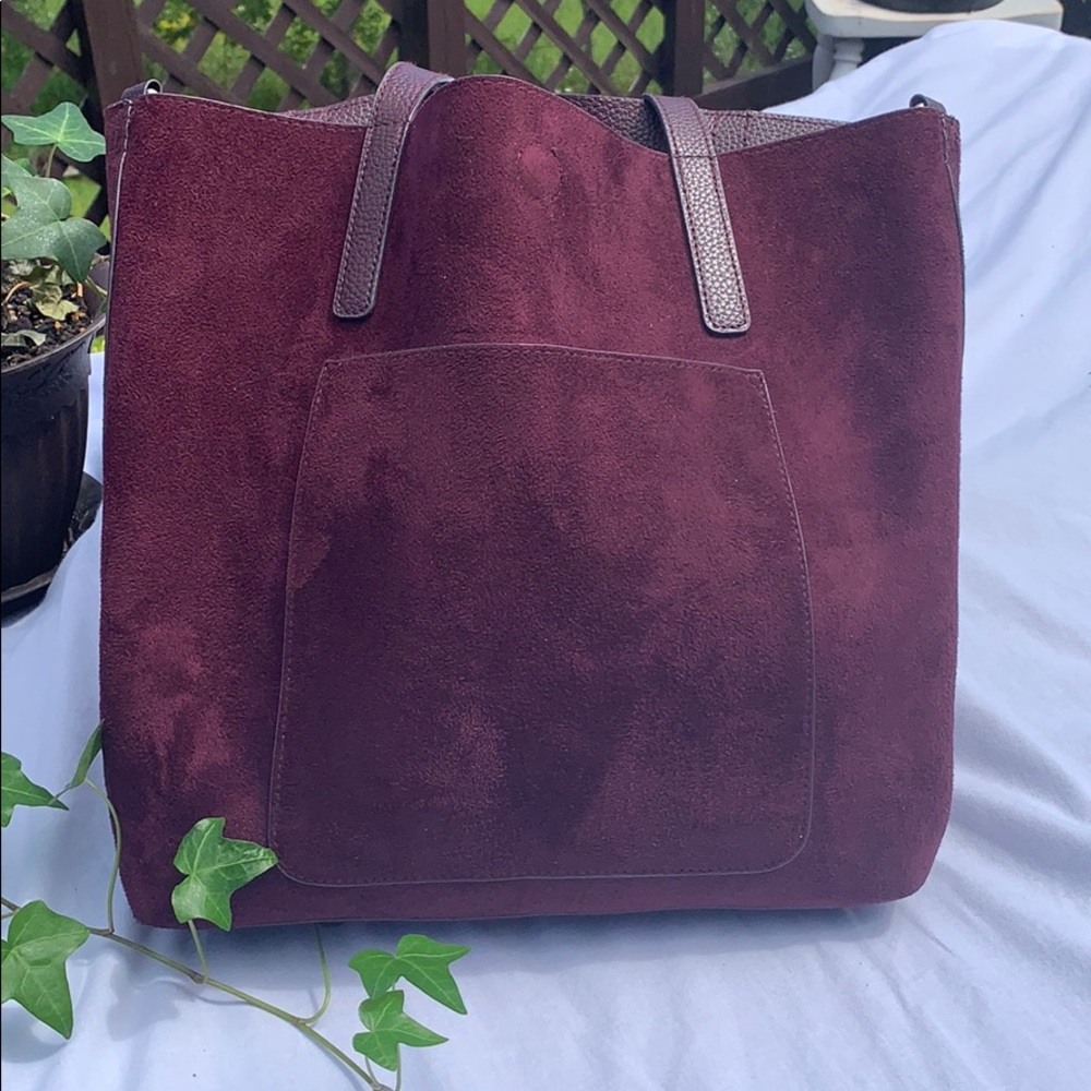 Wine-colored handbag with suede finish